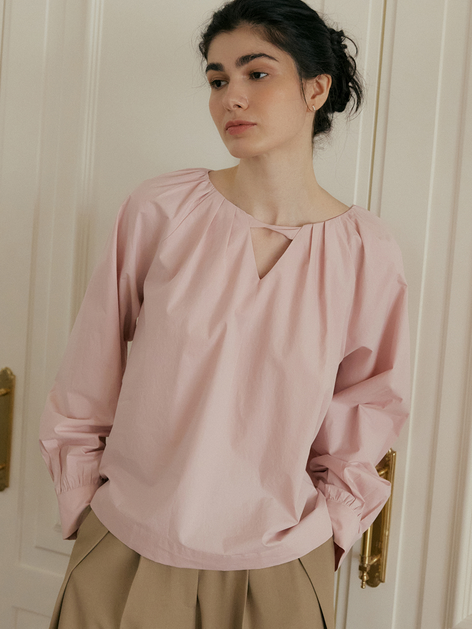 comos 1080 neck twisted shirring volume blouse (rose pink)